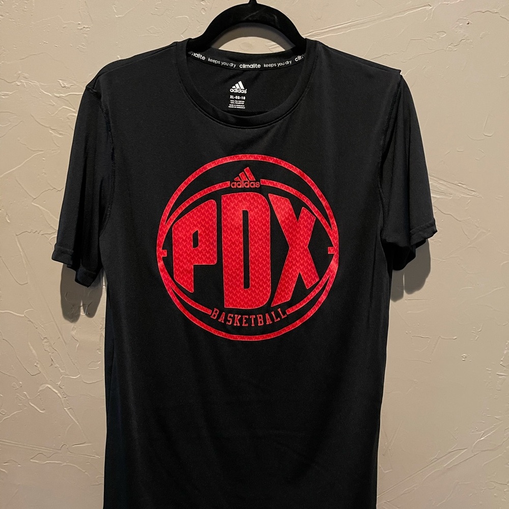 Adidas athletic tee in youth XL